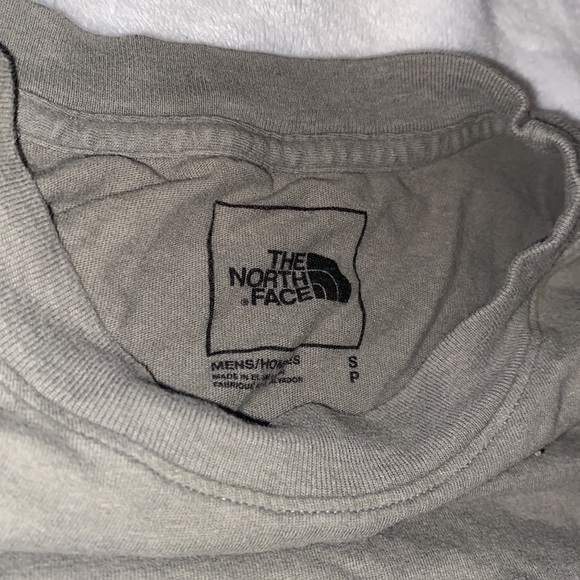 NorthFace Graphic T Shirt - Picture 3 of 4